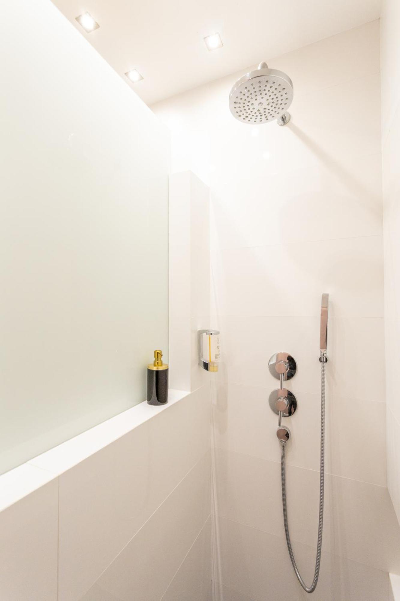 Close-golden - City Center - Zurawia Apartment