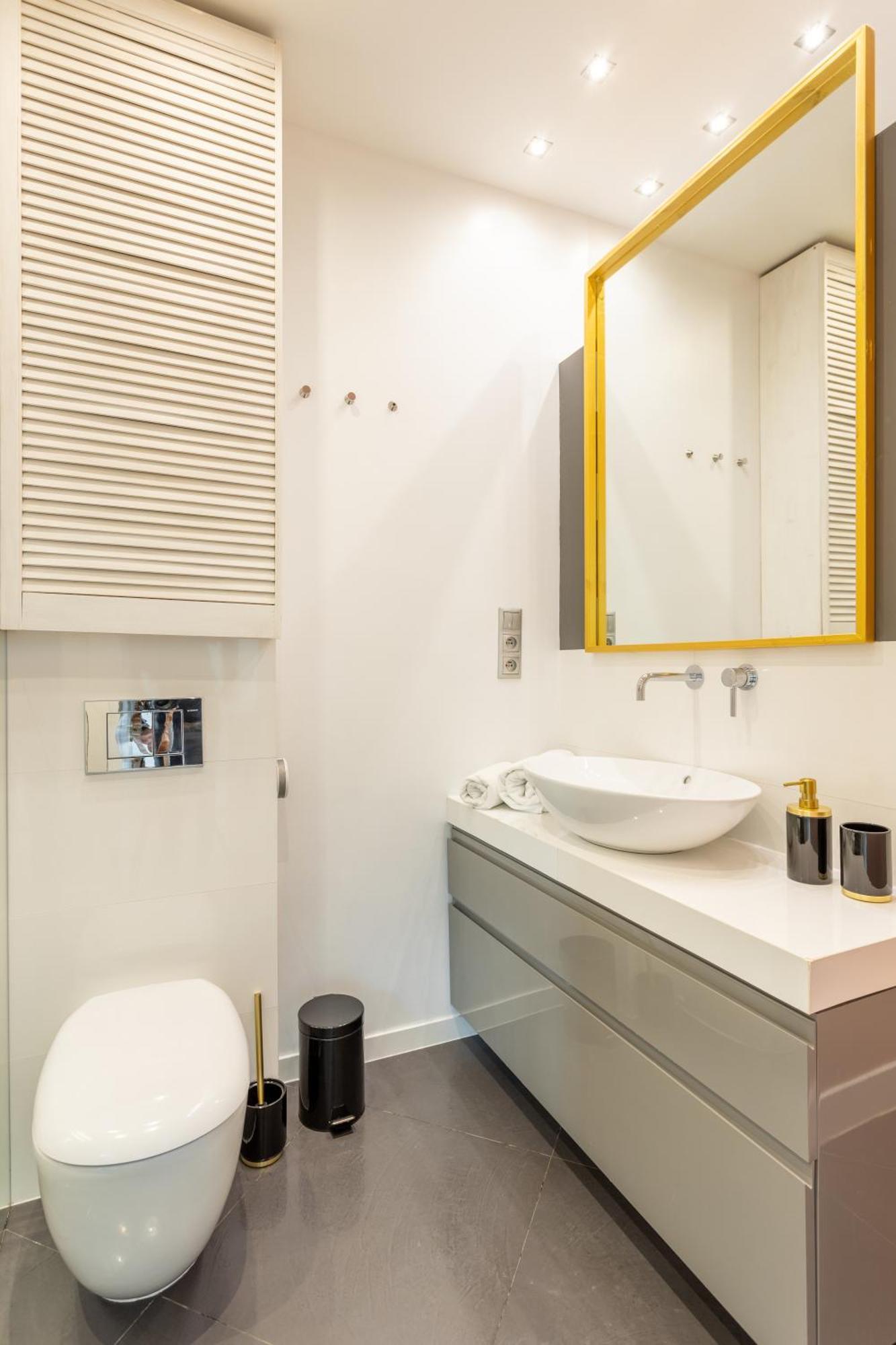 Close-golden - City Center - Zurawia Apartment Warsaw